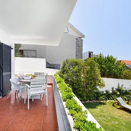 Altido Superb Villa With Pool, Terrace, Garden And Bbq Parede