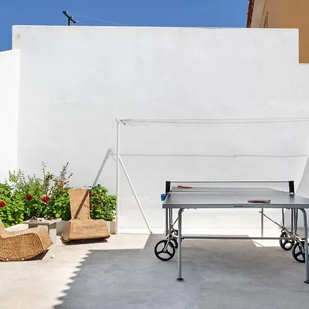 Altido Superb Villa With Pool, Terrace, Garden And Bbq Parede