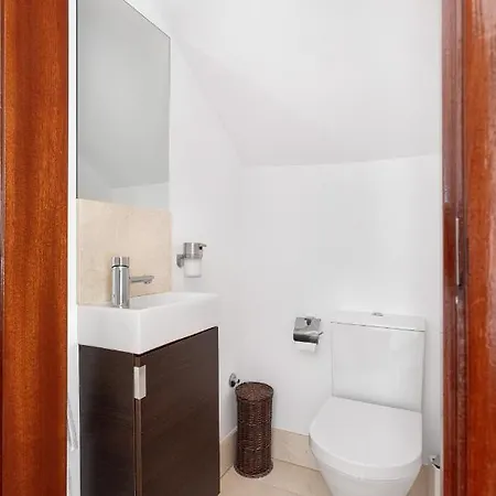 Villa Altido Superb Villa With Pool, Terrace, Garden And Bbq