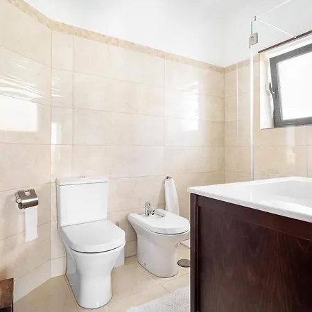 Altido Superb Villa With Pool, Terrace, Garden And Bbq Villa